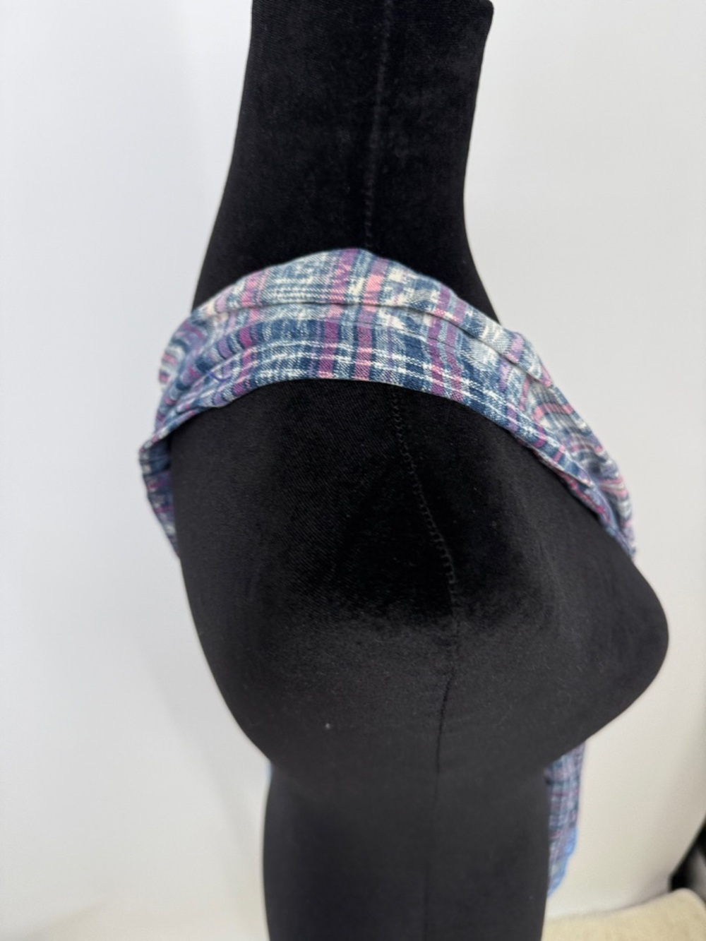handmade hobo bag featuring Guatemalan embroidery floral design - Picture 4 of 11